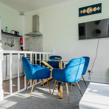 Uksas Stunning One Bedroom Flat Free Parking Londres Exterior foto