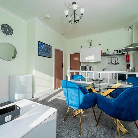 Uksas Stunning One Bedroom Flat Free Parking Londres Exterior foto