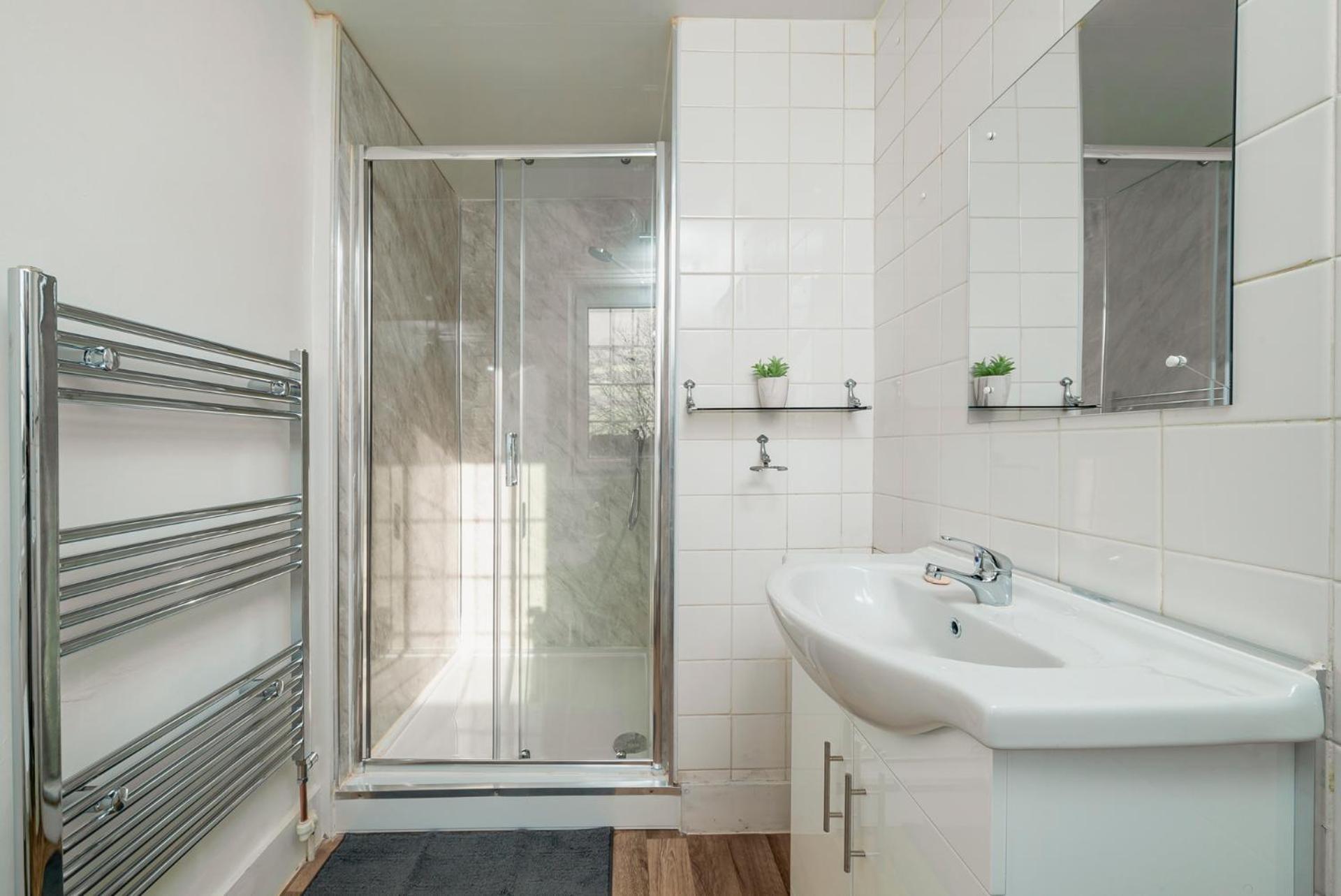 Uksas Stunning One Bedroom Flat Free Parking * Лондон