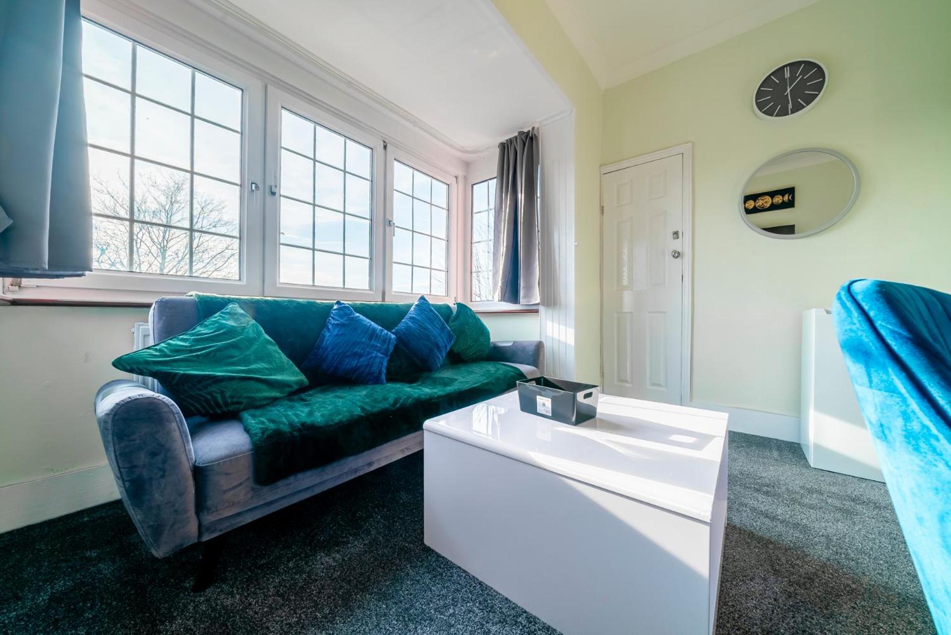Апартаменты Uksas Stunning One Bedroom Flat Free Parking *